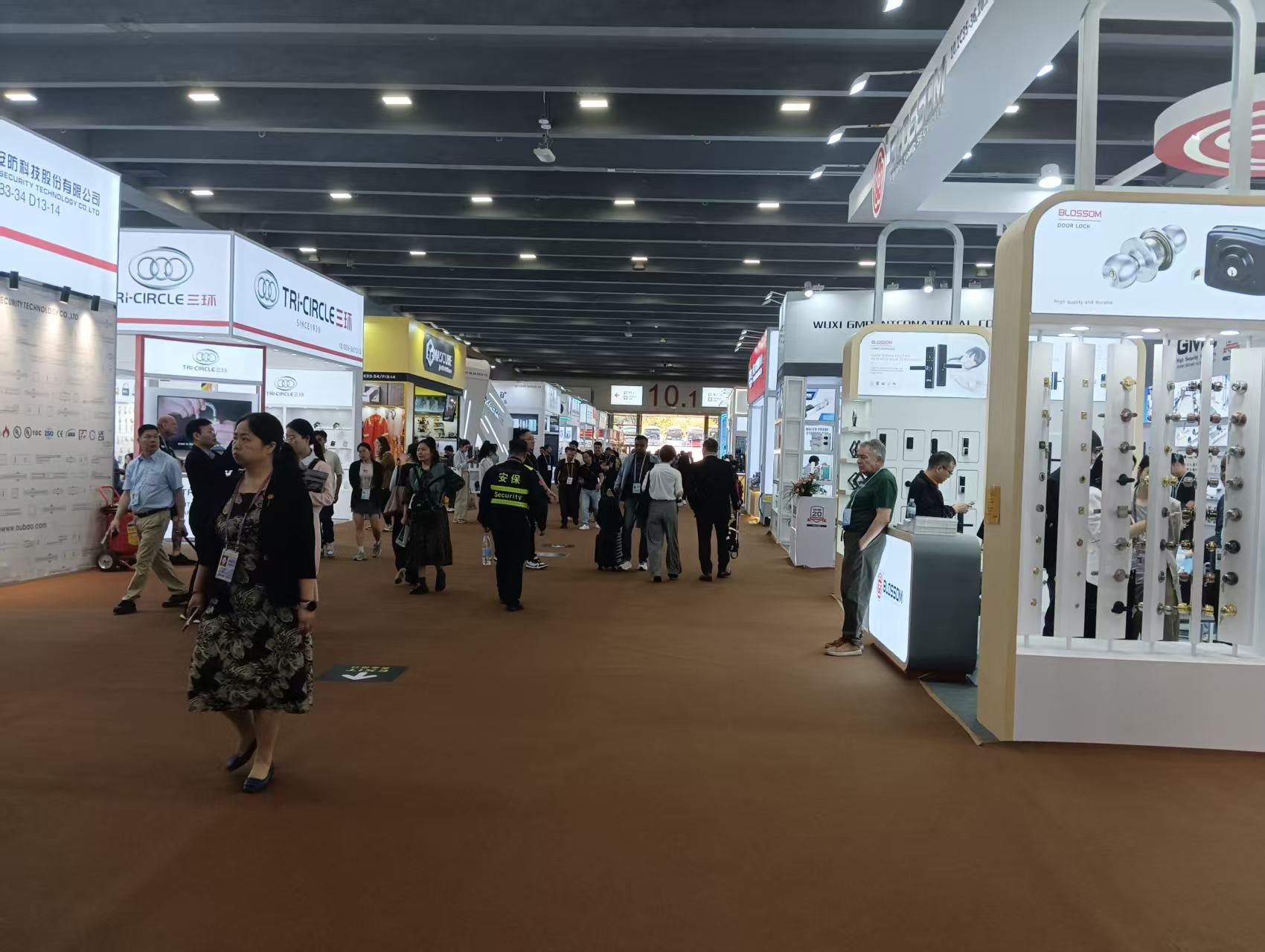 goldenpapergroup-in-_137th-Canton-fair-3.png