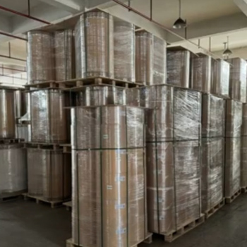 À l'intérieur du papier d'or: de la ligne de production à la livraison mondiale