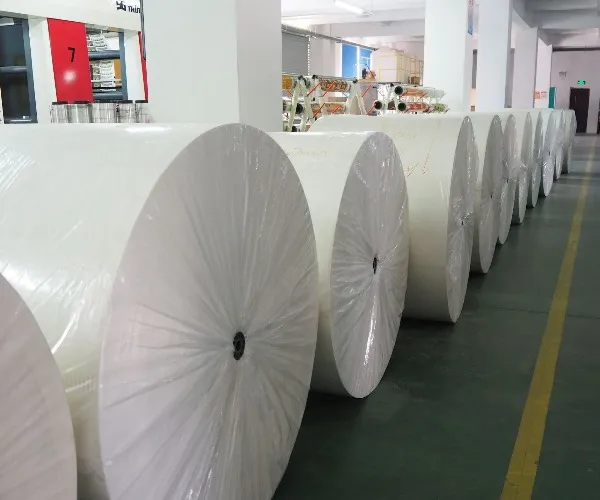 Hausse des prix mondiaux du papier au troisième trimestre 2025: le papier d'or réagit avec stabilité et approvisionnement fiable