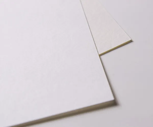 Papier Luminosité vs blancheur: quelle est la différence?